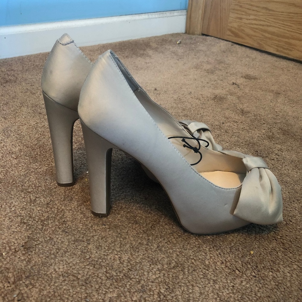 🖤SALE 🖤 NWT Guess peep toe heels